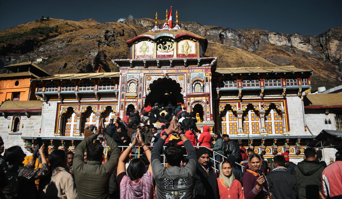 Dodham helicopter yatra Dehradun package — Dodham Helicopter Yatra Dehradun Package Essentials — Photo by Soubhagya Maharana on Pexels
