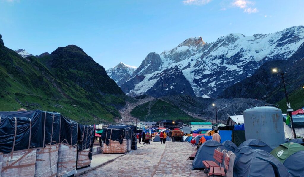 How to Choose the Best Kedarnath Yatra Camps 2026 — How to Choose the Best Kedarnath Yatra Camps 2026 — Photo by Ankit Rainloure on Pexels