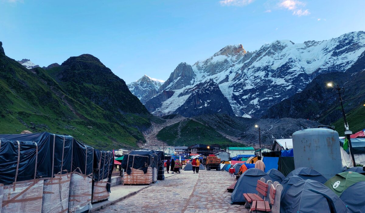 Kedarnath Yatra hotel vs camp — Kedarnath Yatra Hotel vs Camp: 7 Ultimate Comfort Factors — Photo by Ankit Rainloure on Pexels