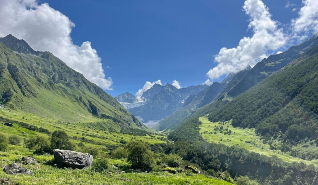 Valley of Flowers trek guide 2026 — Valley of Flowers Trek Guide 2026: Complete Plan — Photo by Ex Route Adventures on Pexels
