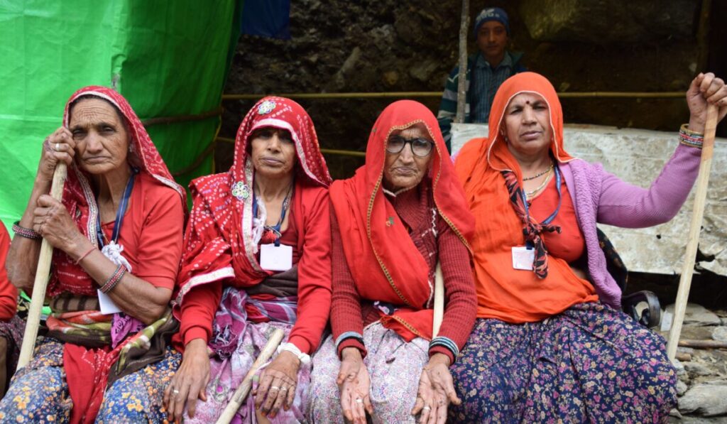 Chardham Yatra package for senior citizens — Chardham Yatra Package for Senior Citizens: 7 Essential Tips — Photo by Satyabrata Maiti on Pexels